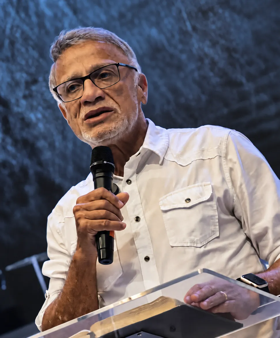 Pregação da Palavra durante um culto da PIBJF